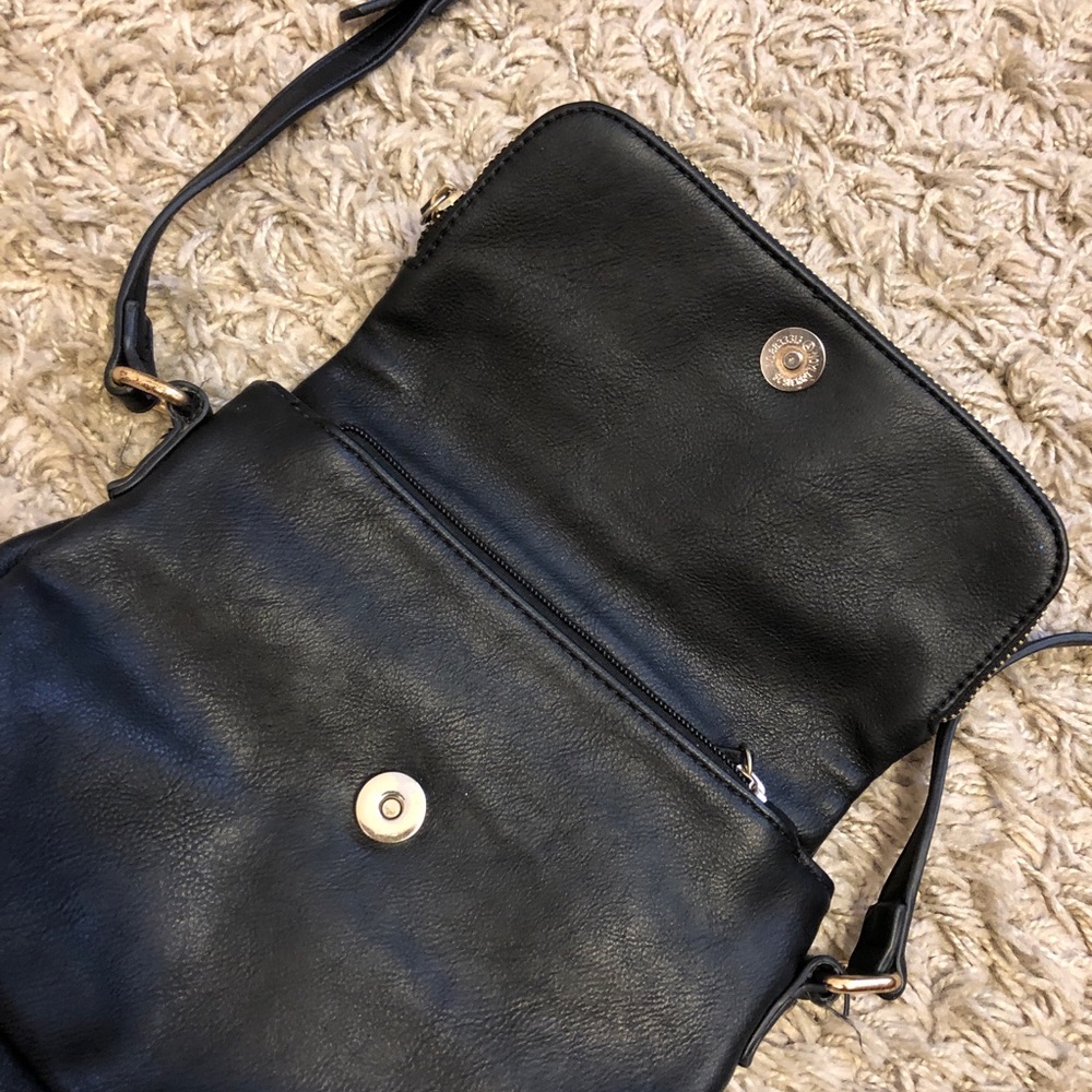Black fold over crossbody bag - Picture 2 of 4
